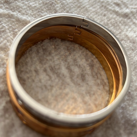 Bracelets - Picture 7 of 12